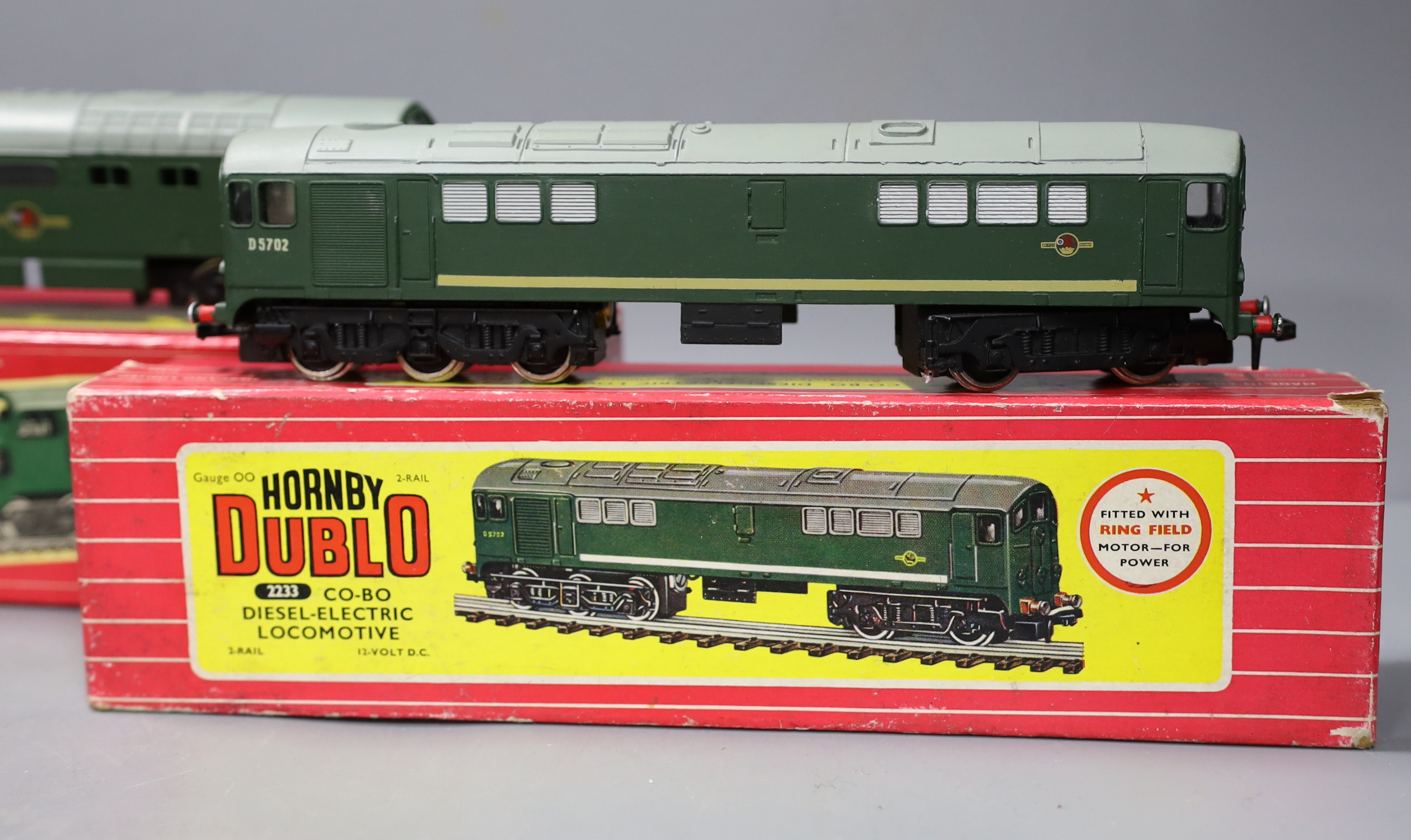 Hornby Dublo locomotives- boxed 2233 Co-Bo Diesel electric, 2232 Co-Co diesel electric, 2231 diesel electric shunting locomotive, EDL17 tank locomotive and 2218 tank locomotive, unboxed Golden Fleece with tender, Duchess